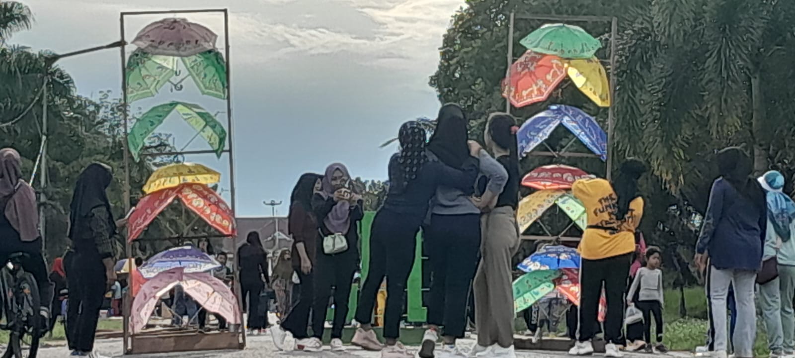 Ajang CFD, selain tempat olahraga dan ajang berjualan Pelaku UMKM. Juga diharapkan menjadi ajang untuk sosialisasikan program pemerintah kepada masyarakat.