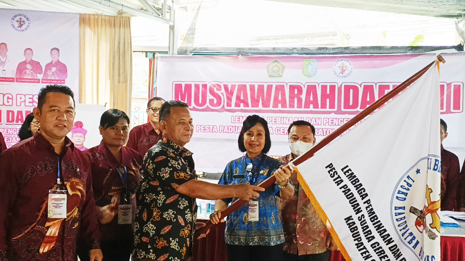 PIMPIN : Agustinus Hatta kembali memimpin Lembaga Pembinaan dan Pengembangan Pesta Paduan Suara Gerejani (Pesparani) Katolik Daerah (LP3KD) Kabupaten Sintang periode 2023-2028.