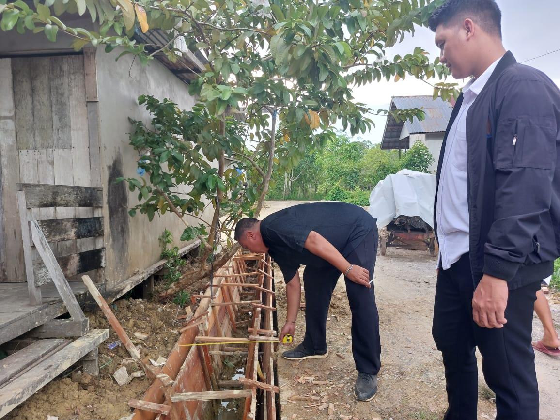 PENGERJAAN DRAINASE: Salah satu kegiatan proyek drainase Dinas PUPR Kabupaten Kapuas Hulu yang selesai dibangun.