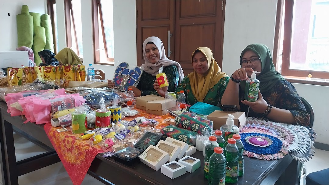 Berbagai produk UPPKA Oro Oro Ombo di Desa Oro Oro Ombo, Kota Batu, Jawa Timur.
