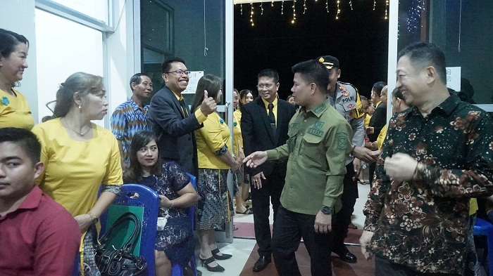PANTAU: Bupati Sambas bersama Forkopimda memantau sejumlah gereja dalam rangka perayaan Natal 2023.