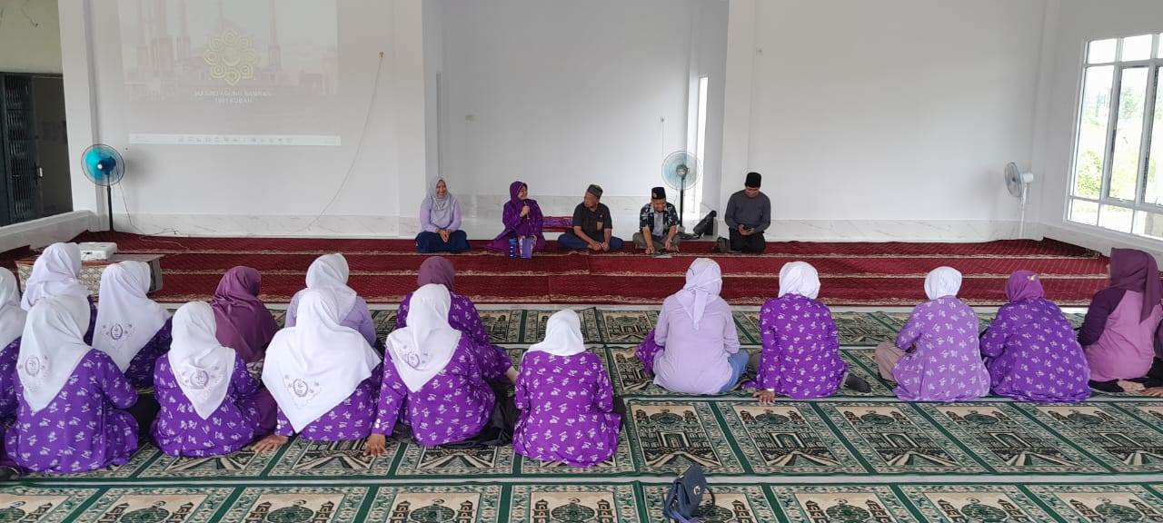 KUNJUNGAN: PWWI Kalbar mengunjungi Kantor Masjid 1001 Kubah untuk memberikan dukungan percepatan pembangunan.