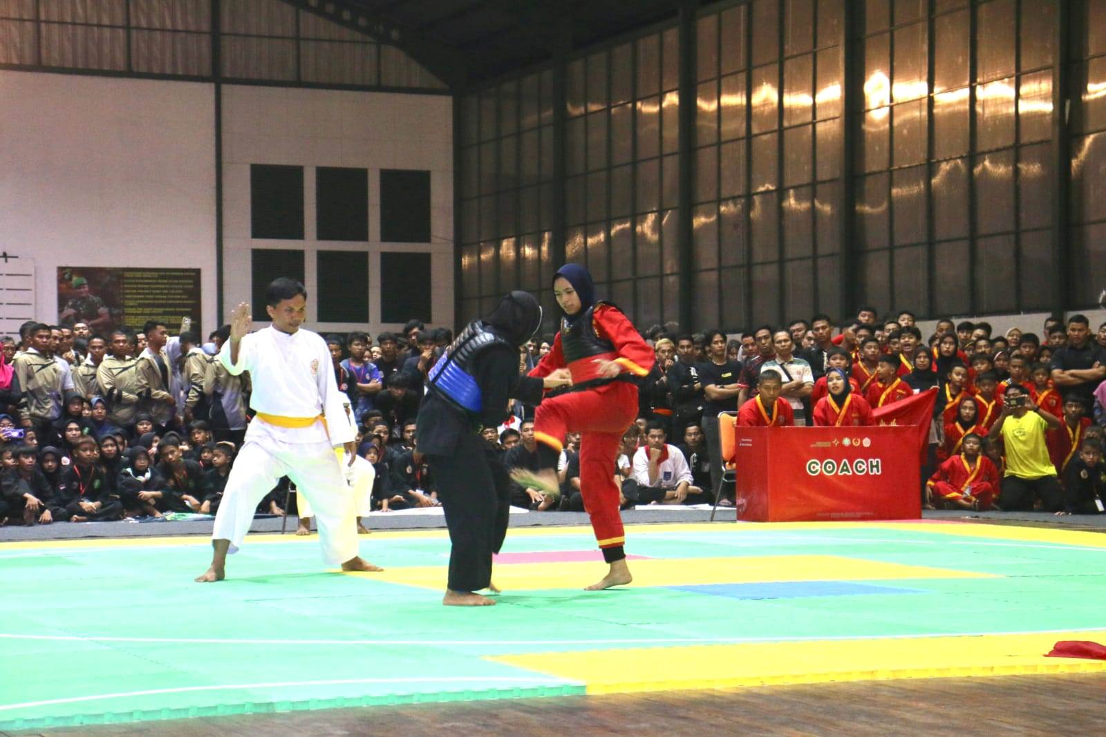 ANTUSIAS: Para pesilat tampak antusias mengikuti Turnamen Kejuaraan Pencak Silat Piala Pangdam XII Tanjungpura.