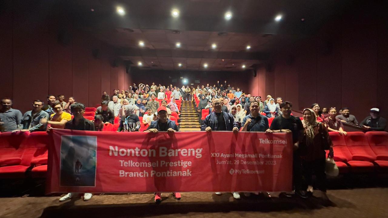 Telkomsel menggelar nonton bareng Aquaman and the Lost Kingdom melalui program loyalitas Telkomsel Prestige di Ayani XXI Pontianak, Jumat (29/12).