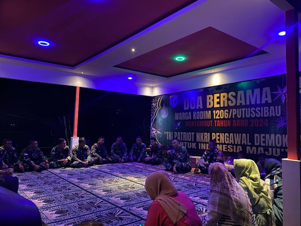 TAHUN BARU: Doa bersama pergantian tahun dilakukan oleh Kodim 1206 Psb.