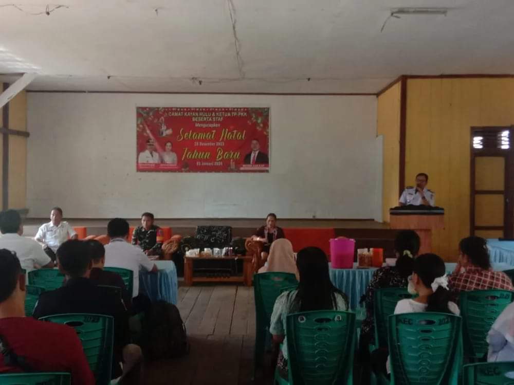 OPEN HOUSE : Camat Kayan Hulu saat menggelar open house perayaan Natal dan Tahun Baru, di Aula Pangeran Kuning Desa Nanga Tebidah Kecamatan Kayan Hulu, Rabu (03/01).