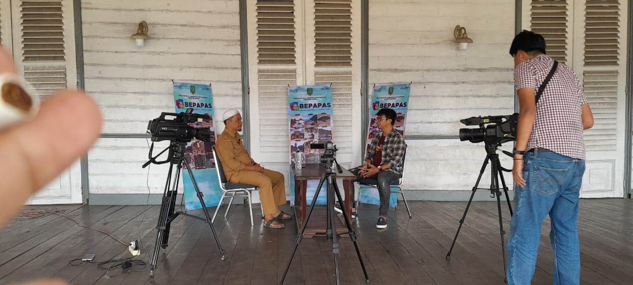JELASKAN: Administrator Museum Daerah yang juga kurator saat menjelaskan kunjungan kie museum dalam Podcast Bepapas, Senin (8/1).