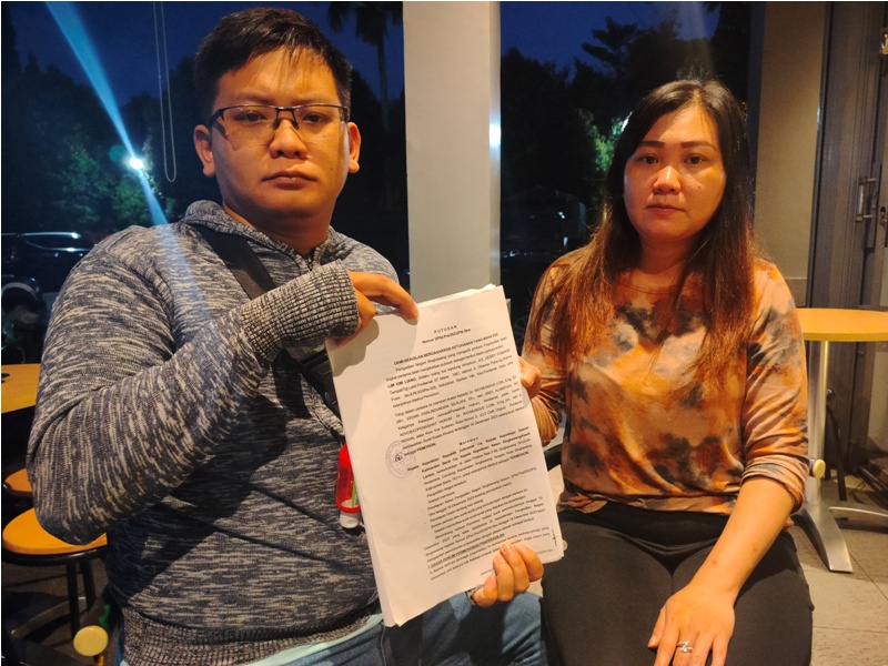 Keluarga almarhum Jul Herry Romanza tengah berjuang mencari keadilan atas penetapan abangnya sebagai tersangka kasus kecelakaan di Jalan Kom Yos Sudarso, Kota Singkawang, pada 18 September 2023 lalu.