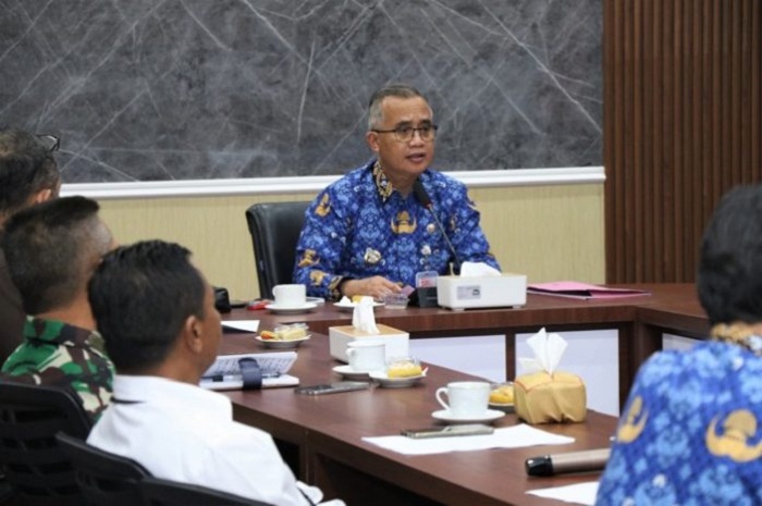 RAKOR TPID: Rapat Koordinasi TPID yang dipimpin oleh Pj Wali Kota Singkawang Sumastro mengantisipasi kenaikan harga bahan pangan di awal tahun 2024 di Kantor Wali Kota Singkawang.