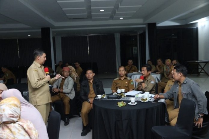 KOORDINASI: Rapat Pensasaran Percepatan Penghapusan Kemiskinan Ekstrim (P3KE) di Basement Kantor Wali Kota.