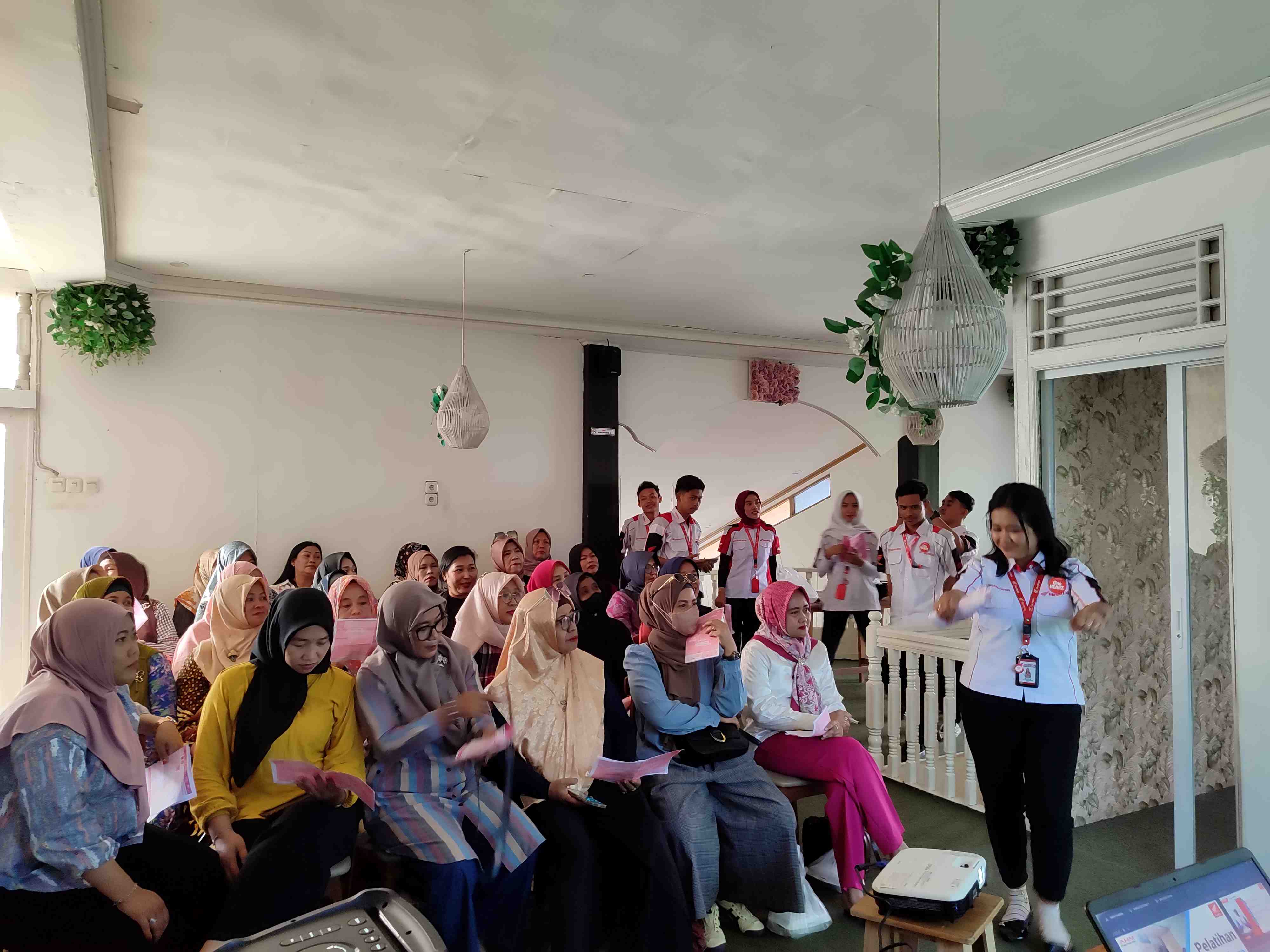 Asmo Kalbar dan Dealer Nagamas menginspirasi #Cari_aman di Posyandu Kasih Ibu.