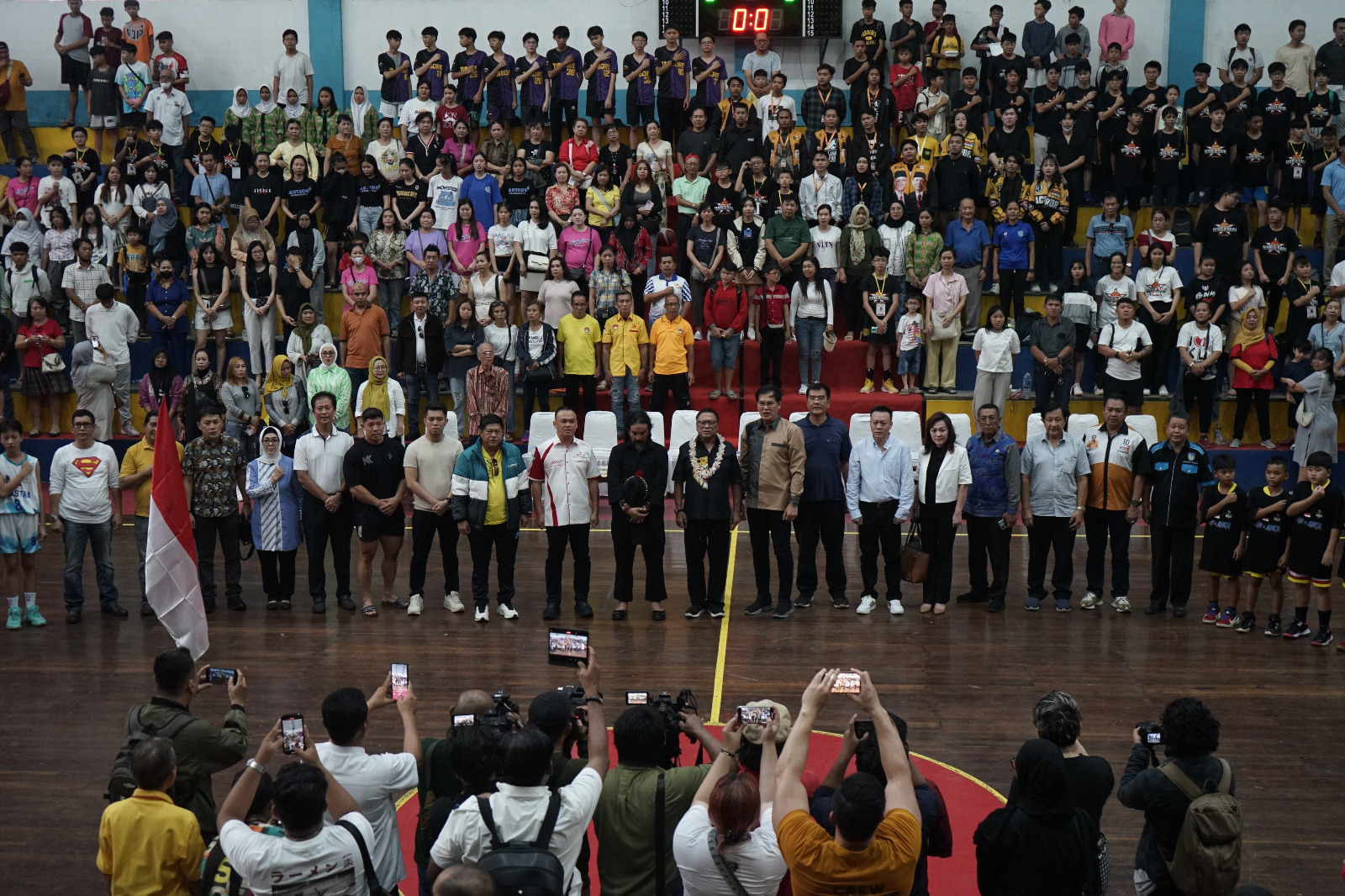 OSO saat membuka laga basket OSO Cup 2024 di GOR Perbasi Pontianak pada Kamis (25/1).