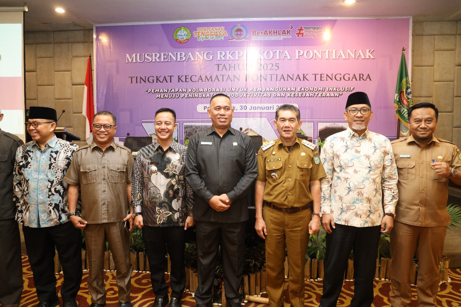MUSRENBANG: Pj Wali Kota Pontianak saat menghadiri musrenbang di Kecamatan Pontianak Tenggara.