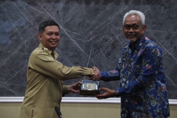 KUNKER: Rombongan yang dipimpin Kepala Pusat Teknologi Informasi Sekjen DPR RI, Djaka Dwi Winarko disambut langsung oleh Pj. Seketaris Daerah, Aulia Chandra, Selasa (30/1).
