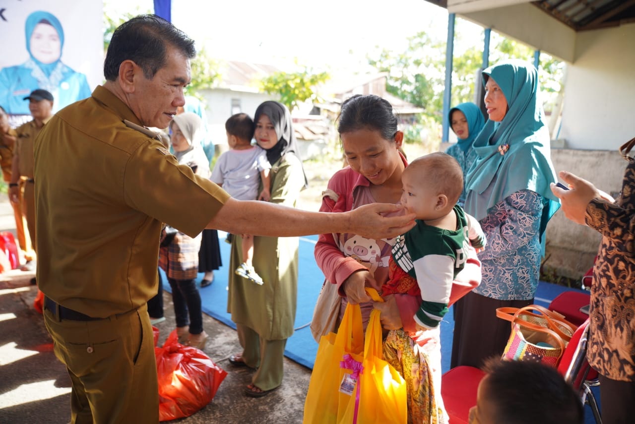 PJ Wali Kota Pontianak Ani Sofian hadir dalam kegiatan percepatan penurunan stunting.