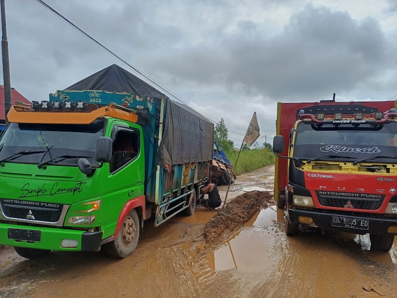 JALAN RUSAK: Kondisi ruas jalan rusak di Kabupaten Kayong Utara yang merupakan wewenang Pemerintah Provinsi Kalbar.