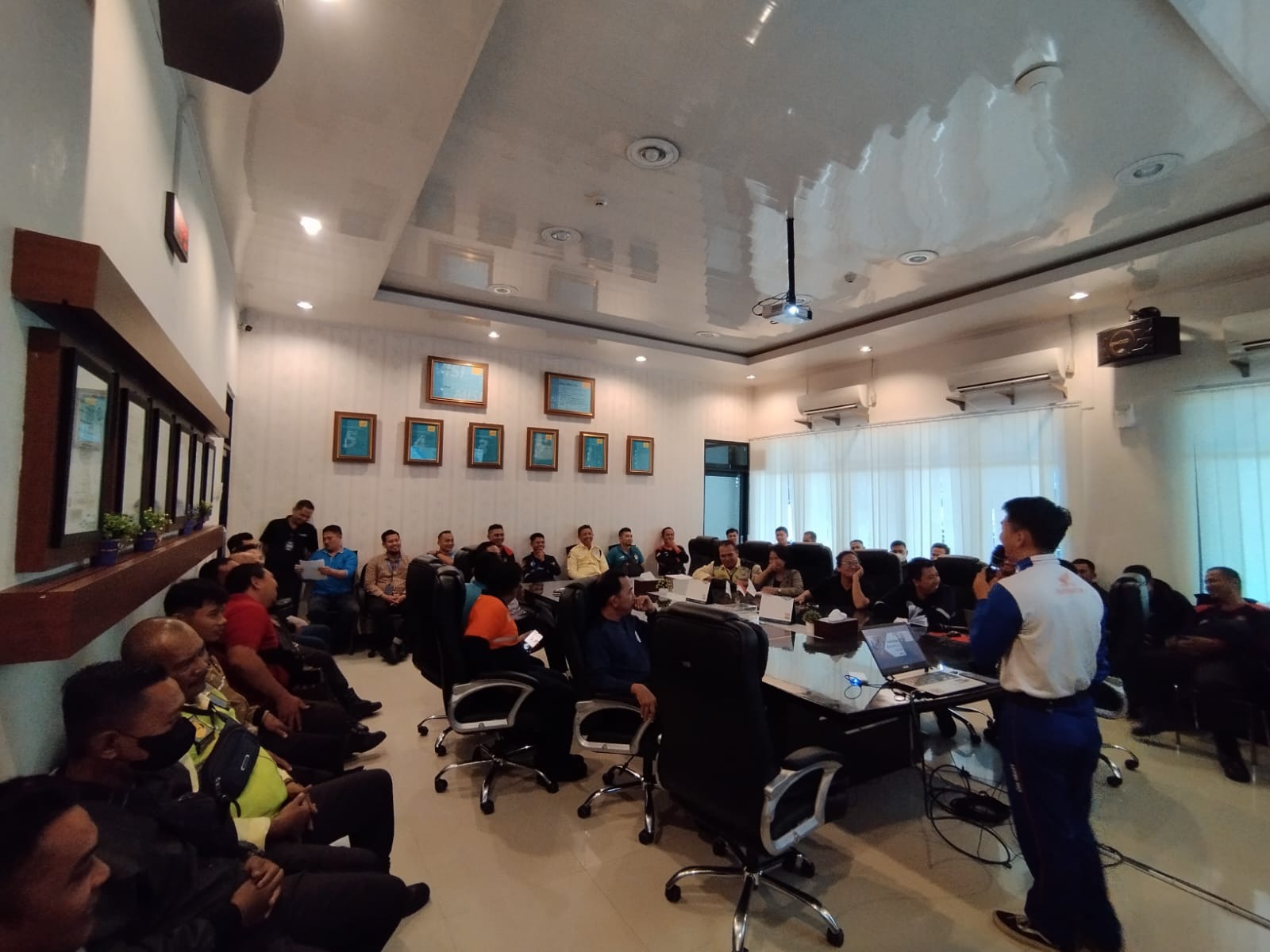 Edukasi safety riding oleh Astra Motor Kalbar, Wilmar, dan Anugerah Sentosa.