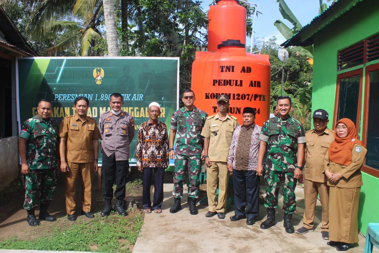 RESMIKAN : Peresmian program TNI AD Manunggal Air dan Peresmian 1.898 titik air di Desa Jawa Tengah, Kecamatan Sungai Ambawang.