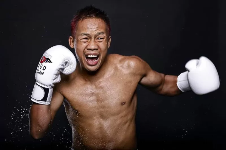 Daud Yordan intensifkan latihan di kampung halamannya di Kayong Utara sebagai persiapan menjelang pertandingannya melawan petinju asal Thailand yang rencananya akan digelar di Jakarta.