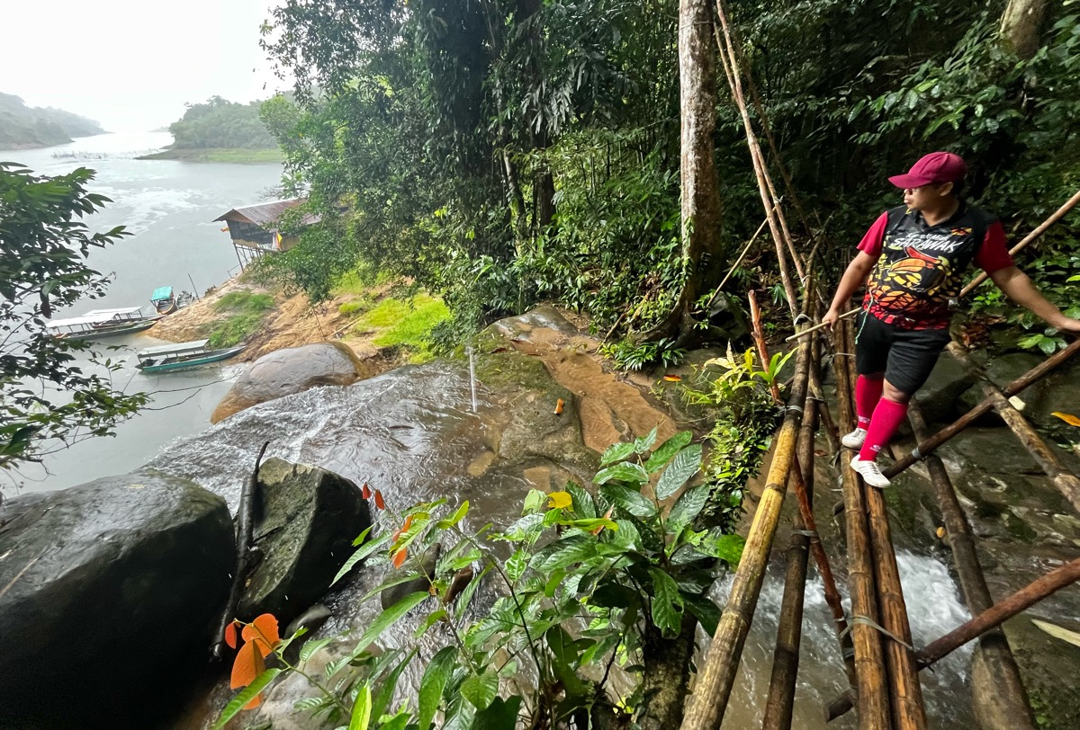 Pemandangan Bengoh Dam dari atas bukit.