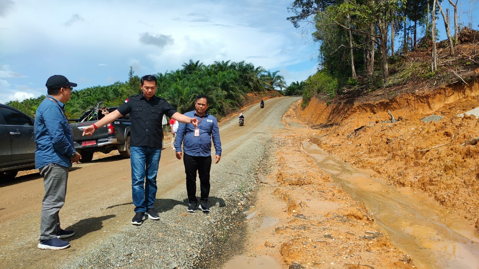 JALAN: Salah satu jalan kabupaten yakni ruas jalan Miau Merah- Nanga Silat yang dibangun oleh Pemkab Kapuas Hulu pada tahun lalu.