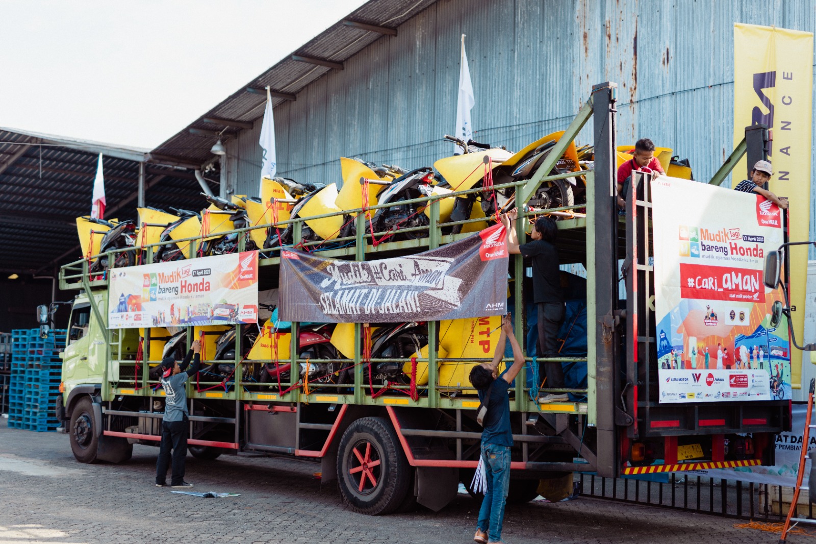PT Astra Honda Motor (AHM) membuka kesempatan bagi konsumen setia sepeda motor Honda untuk mendaftar program Mudik dan Balik Bareng Honda.