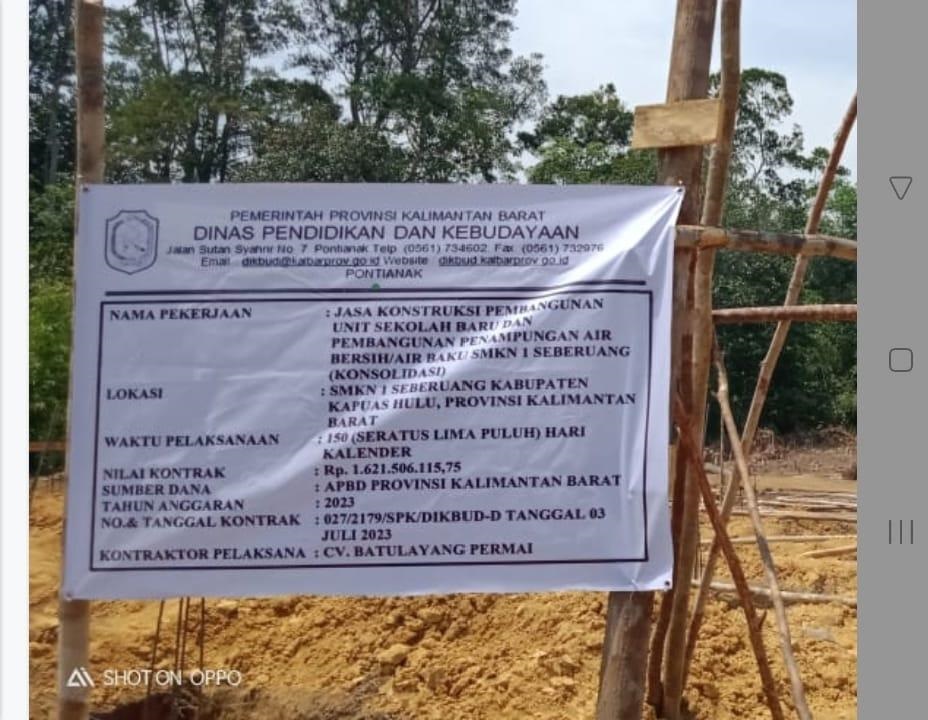 PELANG PROYEK: Pelang proyek pembangunan gedung SMKN 1 Seberuang.