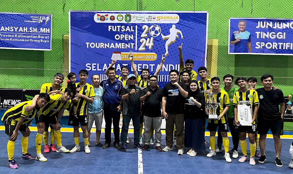 JUARA: Tim futsal Arsekon yang menjadi juara diabadikan bersama usai menaklukkan Jojo x Fortuna pada laga final, Jumat (2/3) malam.