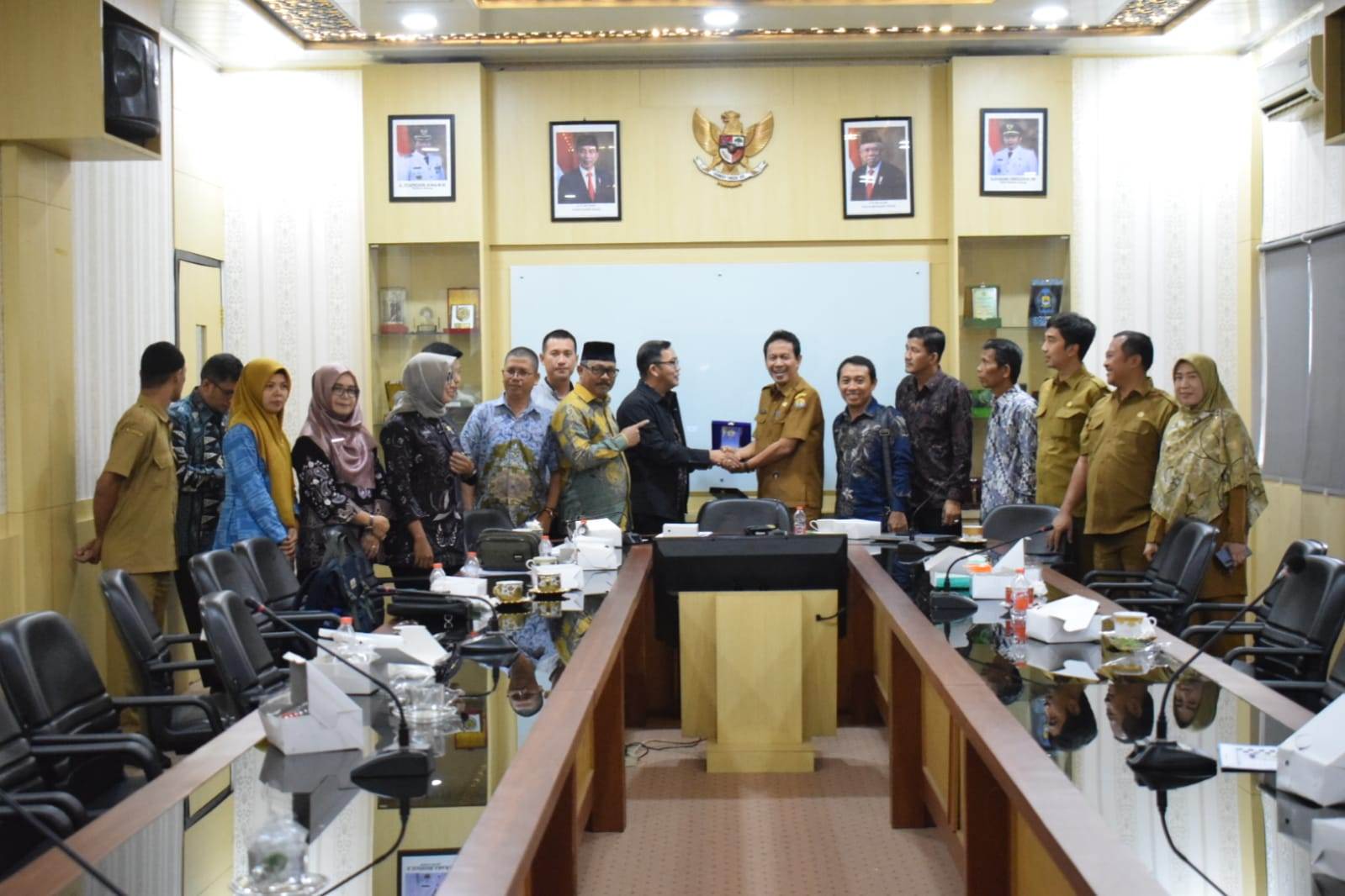 KUNKER: DPRD Kabupaten Sambas saat kunjungan kerja ke Bappeda Kota Serang dalam rangka mendorong inovasi daerah, Selasa (5/3).