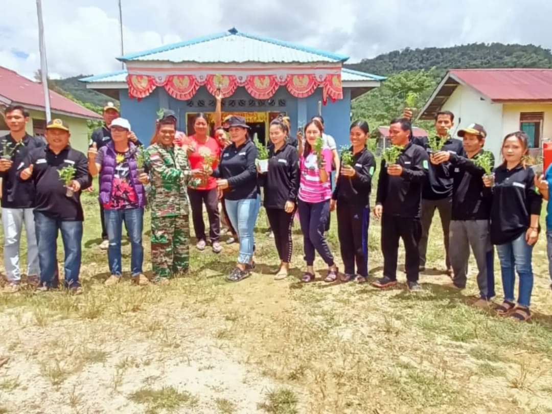 KETAHANAN PANGAN :Koramil 1205-03/Ketungau Hilir melakukan sosialisasi ketahanan pangan kepada masyarakat Desa Setungkup, Kecamatan Ketungau Hilir.