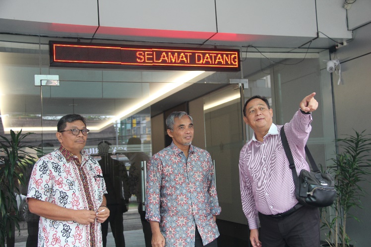 BERKUNJUNG : Kepala BIN Kalbar, Brigjen Pol Rudy Tranggono (kanan) saat berkunjung ke Region Office&nbsp;PTPN&nbsp;IV Regional V.&nbsp;//PTPN&nbsp;For Pontianak Post