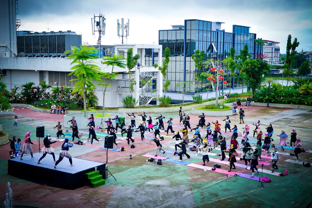 Olahraga Pound Fit yang digelar di Gaia Mall Pontianak