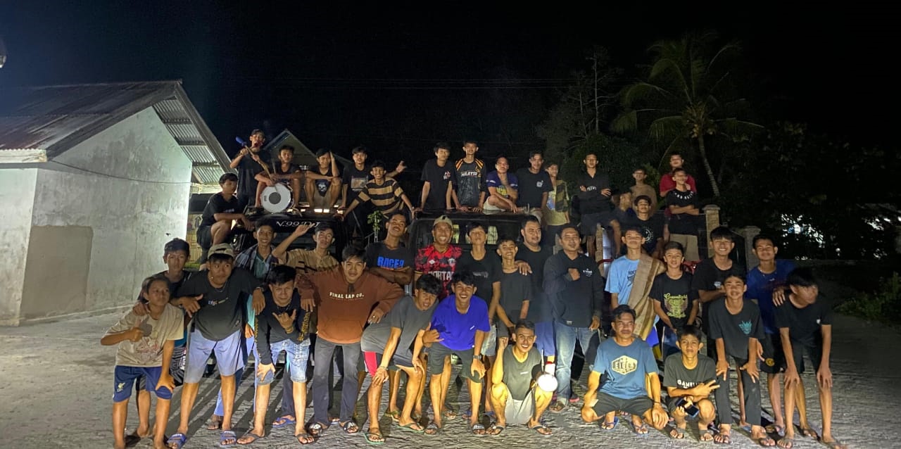 SAHUR : Remaja laksanakan kegiatan bangunkan sahur keliling