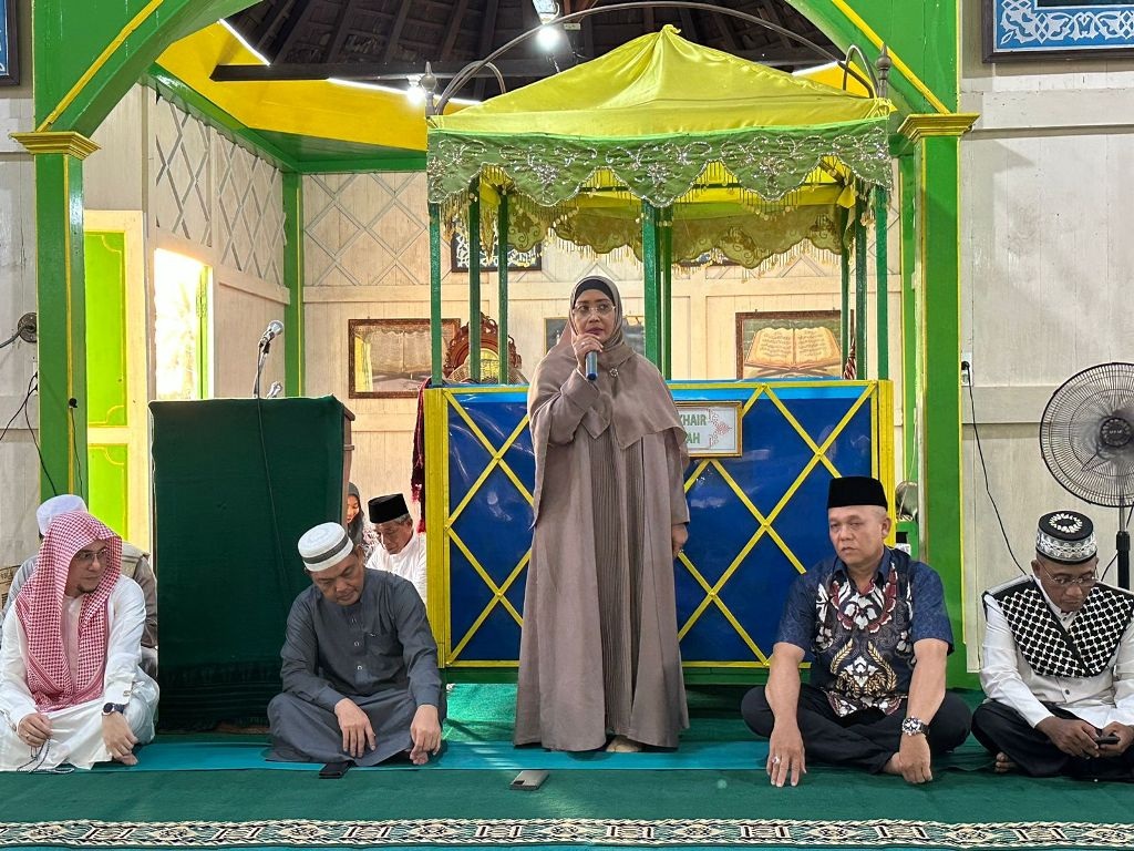 SAFARI : Bupati&nbsp; Erlina saat memimpin safari Ramadan di Masjid Jamiatuul Khair Pulau Pedalaman.