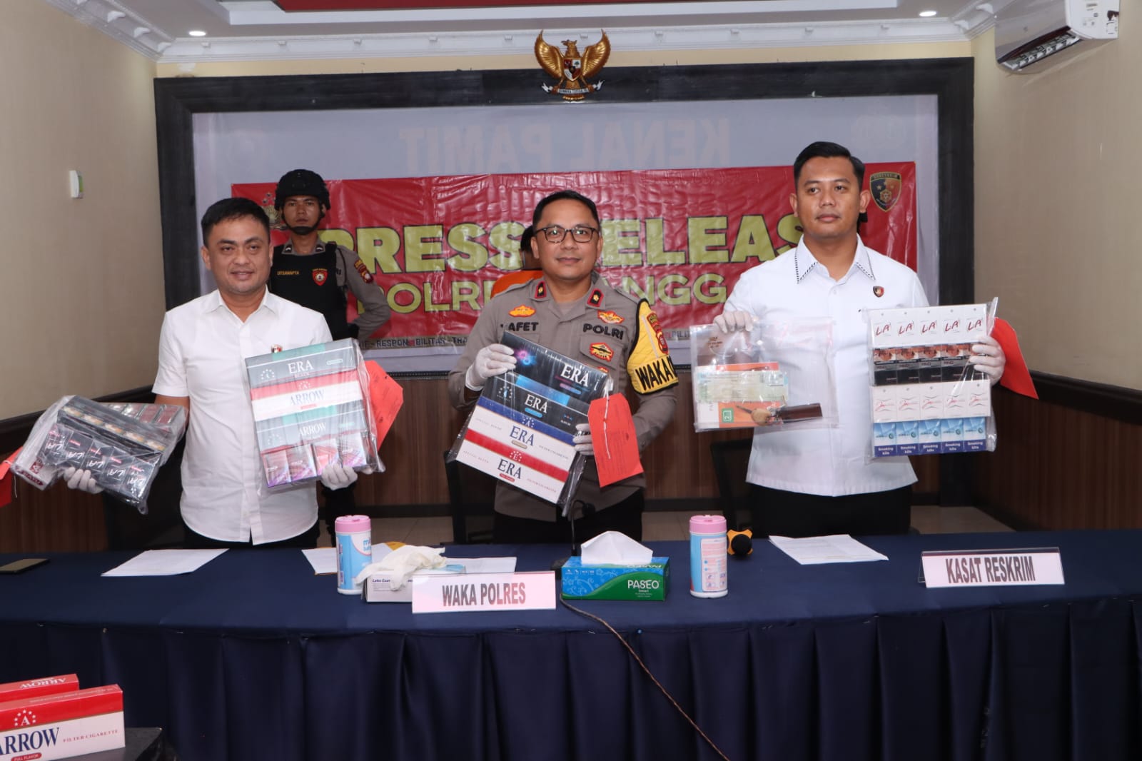 Polres Sanggau Amankan rokok tanpa bea cukai.