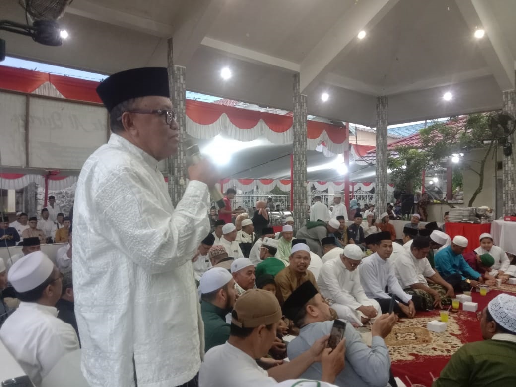 SAMBUTAN: Rusman Ali menegaskan akan maju pada Pilkada Kubu Raya tahun 2024 saat buka puasa bersama di kediamannya.