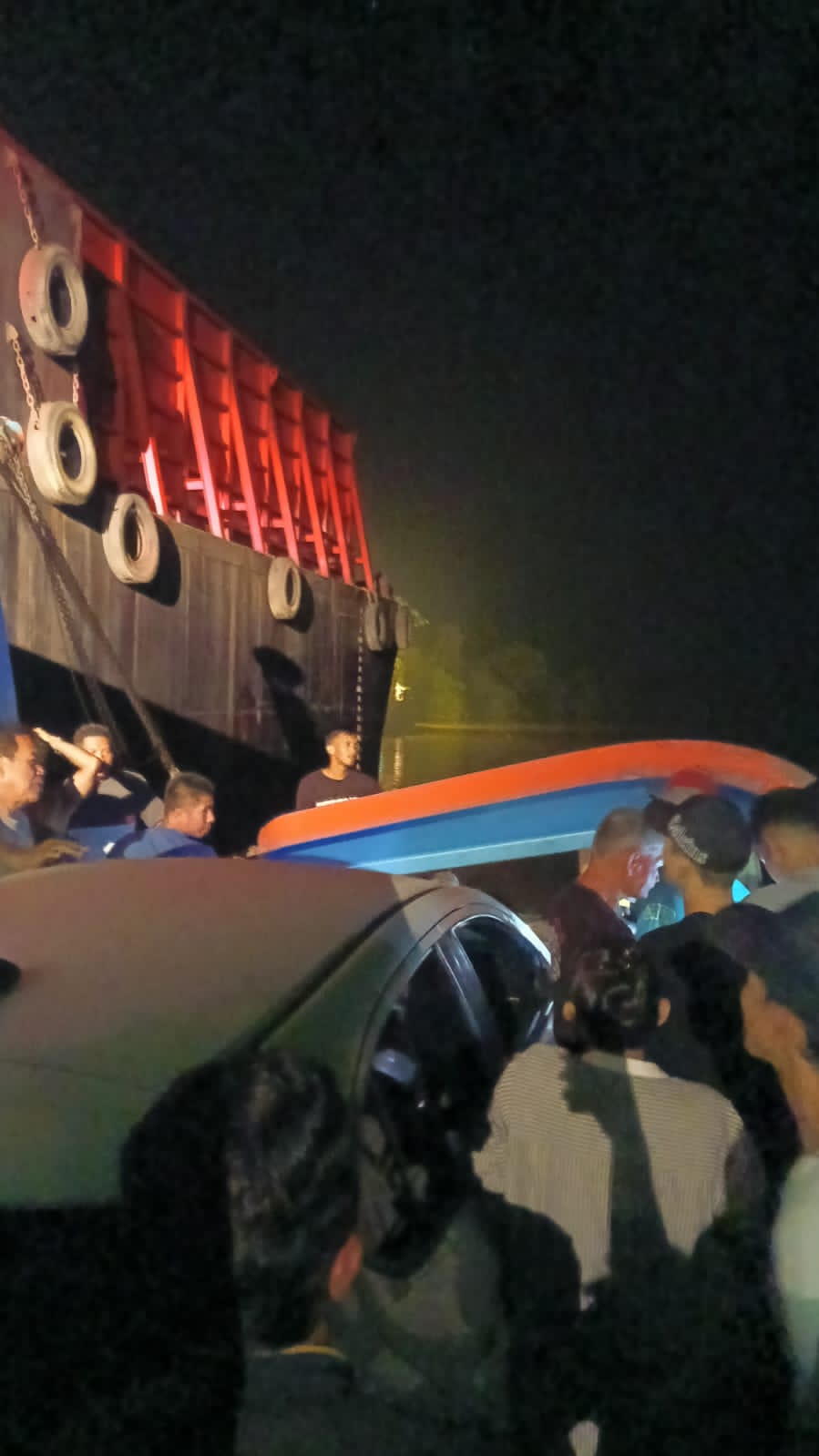 TABRAKAN : Kondisi di kapal feri saat terjadinya tabrakan.