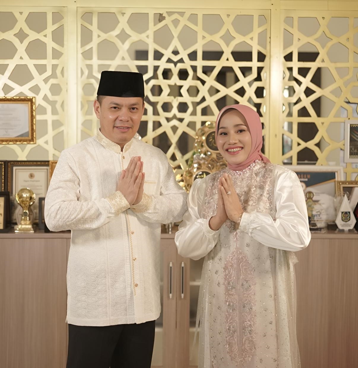 Penjabat (Pj) Bupati Kayong Utara Romi Wijaya dan Pj Ketua Tim Penggerak PKK Kabupaten Kayong Utara Tengku Mardiana.