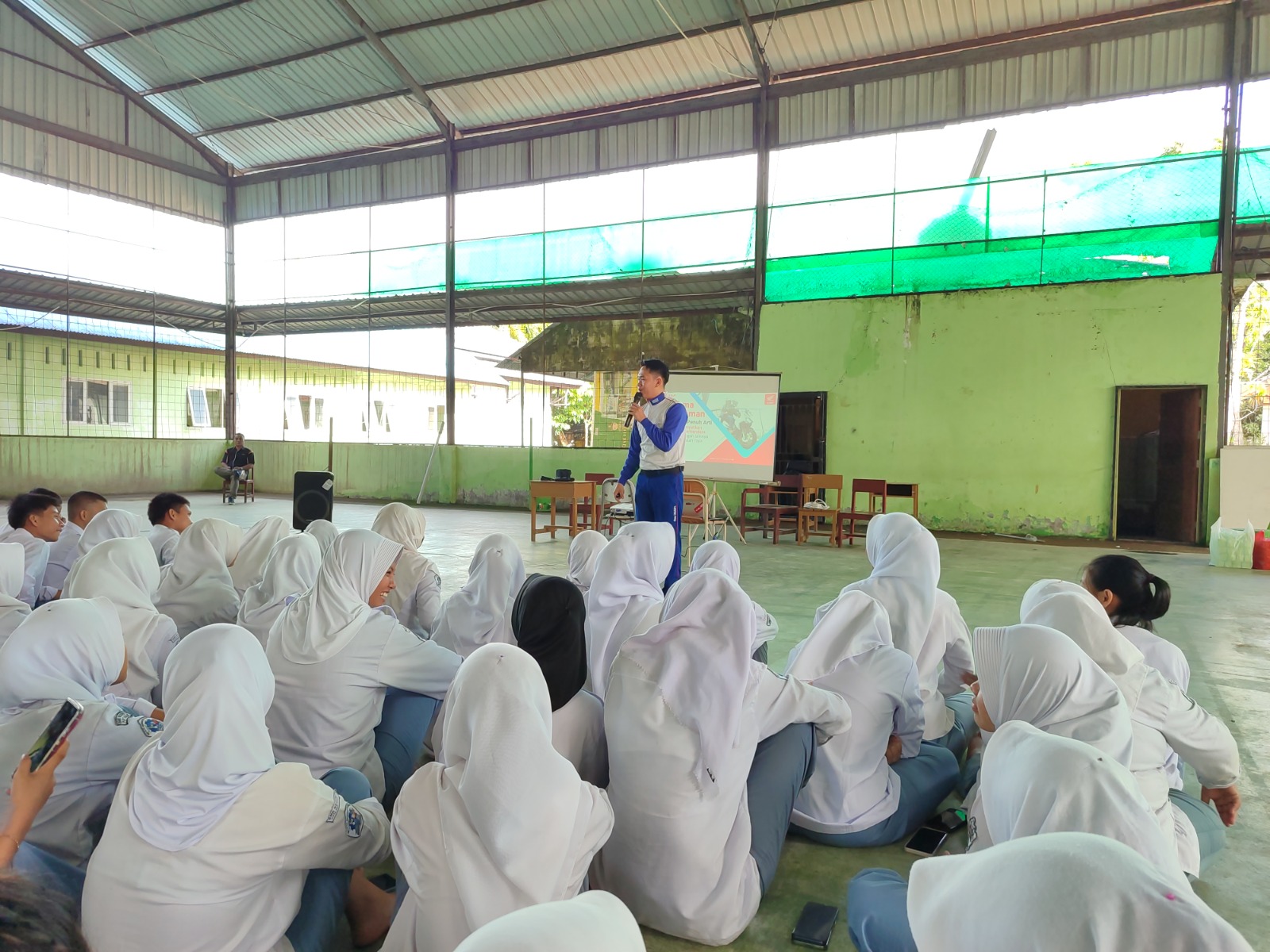 SMK N 7 Pontianak menjadi tujuan safety riding Asmo Kalbar.