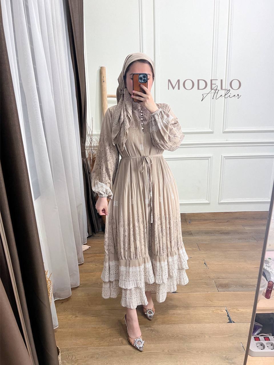 Gamis plisket (shopee.@ModeloAtelier).