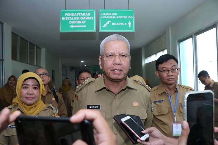 WFO: Pj Gubernur Kalbar Harisson menegaskan&nbsp;bahwa pegawai di jajaran pemprov&nbsp;yang berkaitan langsung dengan&nbsp;pelayanan&nbsp;masyarakat mesti masuk 100 persen hari ini.