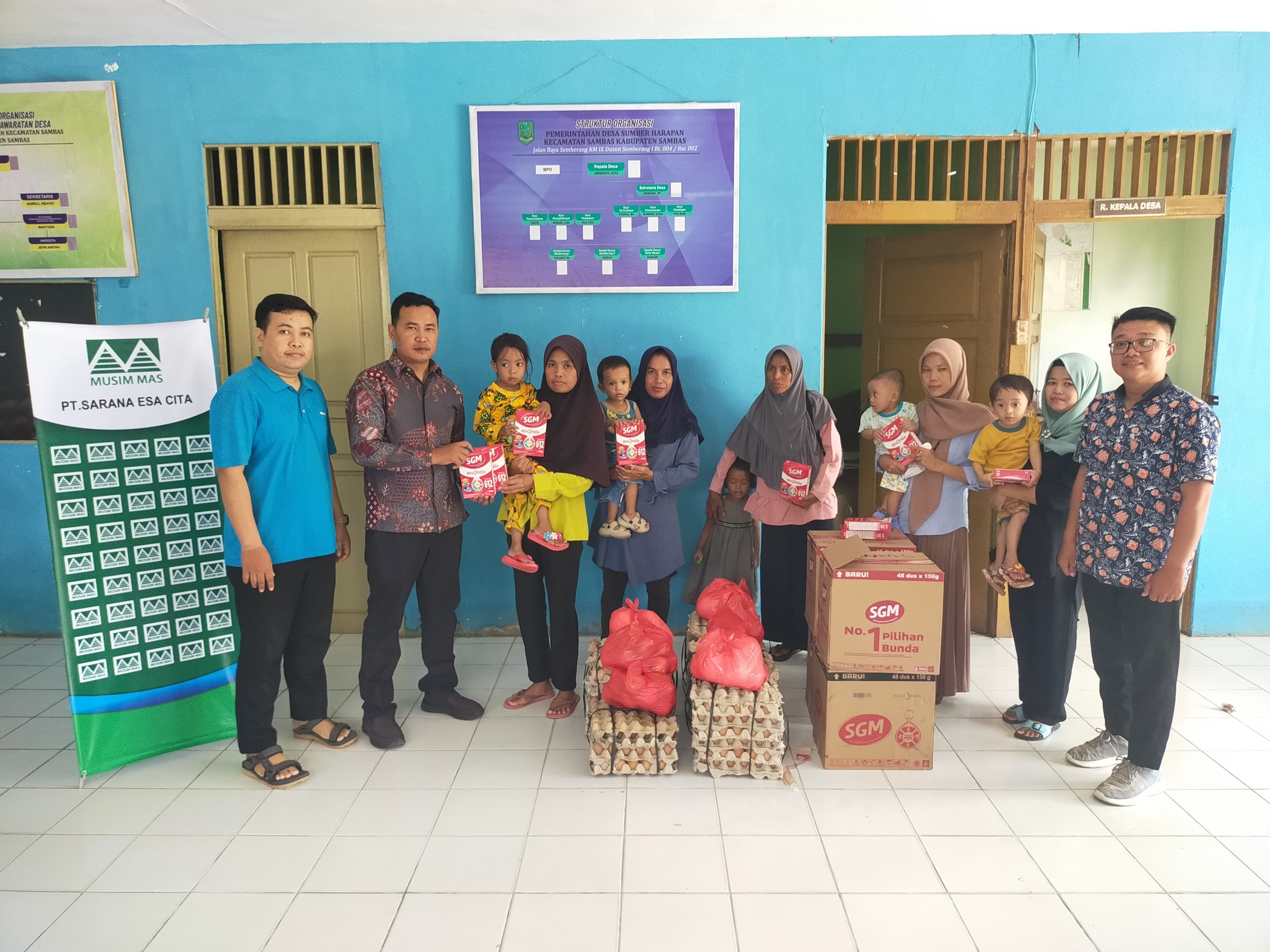 PT SEC bagikan pangan bergizi kepada masyarakat sebagai bentuk dukungan turunkan stunting.