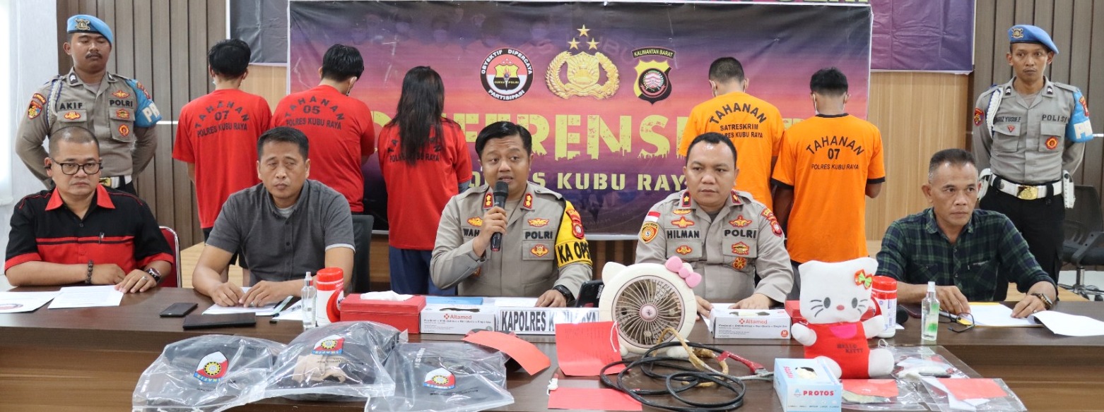 Kapolres Kubu Raya, AKBP Wahyu Jati Wibowo memberikan keterangan pers terkait pengungkapan kasus narkoba selama April 2024.