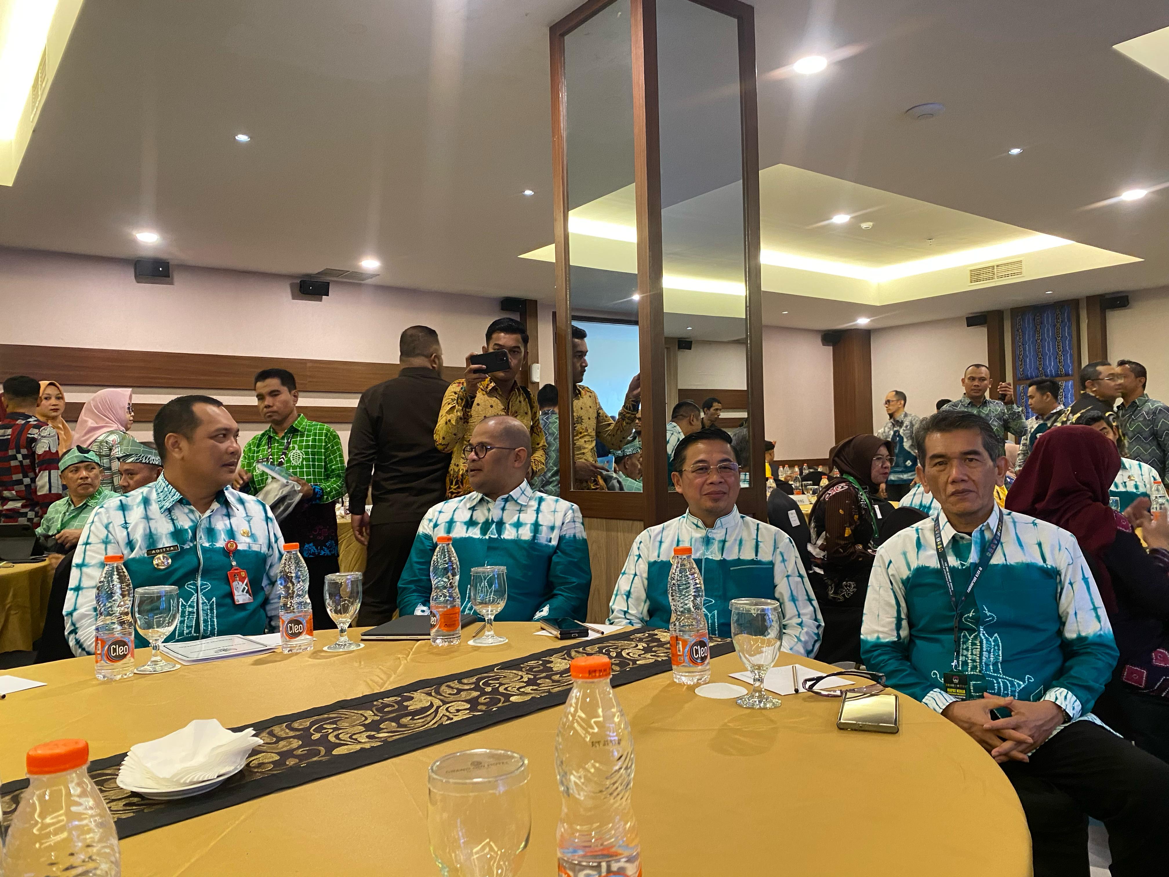 Pj Wali Kota Pontianak Ani Sofian bersama wali kota se-Kalimantan menghadiri Raker Komwil V Apeksi Regional Kalimantan di Kota Banjarbaru, Kalsel.