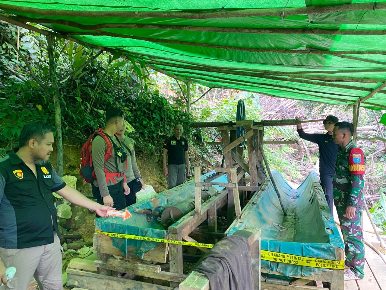 TANPA IZIN: Barang bukti yang ditemukan oleh tim Gabungan saat mengecek kegiatan PETI dk Desa Batu Tiga Bunut Hulu.