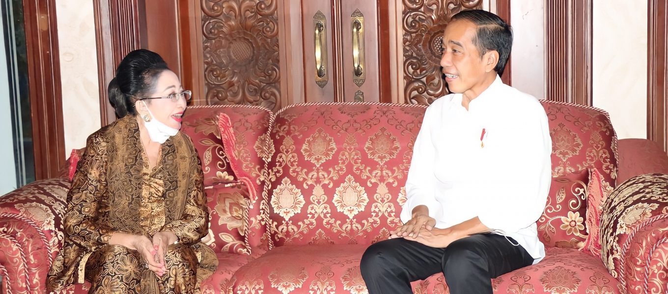 Presiden RI Joko Widodo mengunjungi founder Mustika Ratu,  Mooryati Soedibyo .