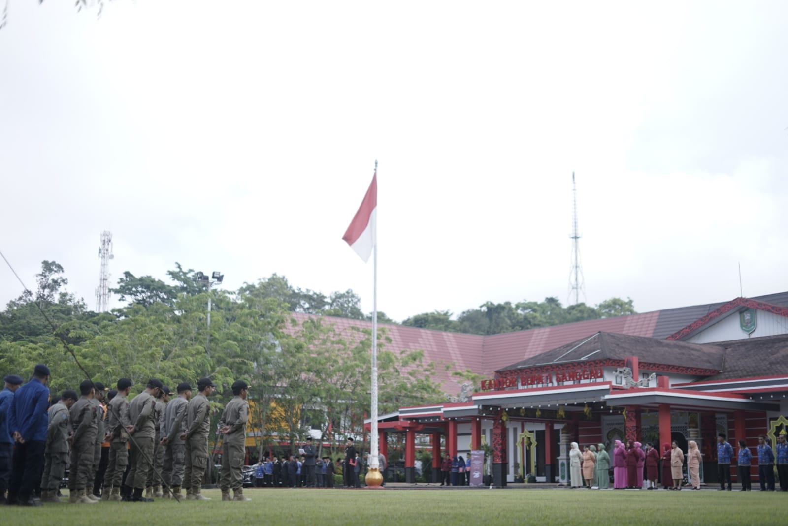 OTDA : Pemerintah Kabupaten Sanggau menggelar upacara peringatan Hari Otonomi Daerah XXVIII dipimpin Sekretaris Daerah (Sekda) Sanggau.