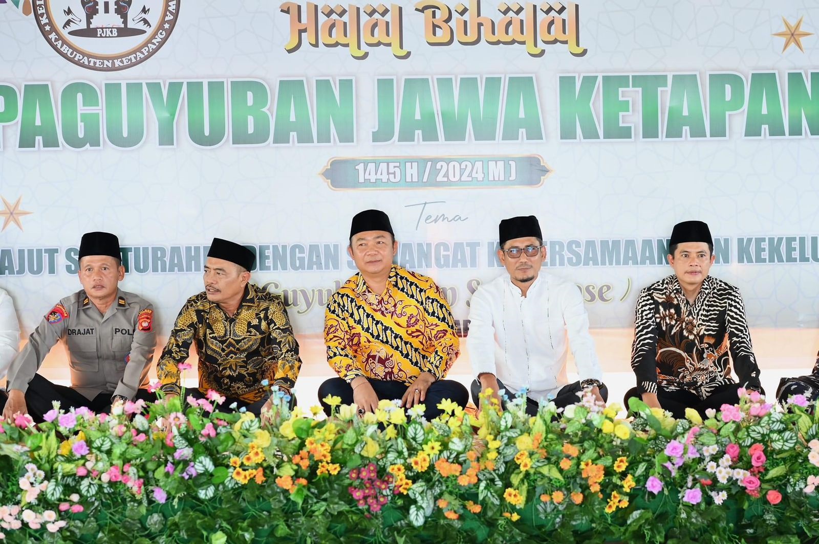 GREBEG SYAWAL : Sekda Ketapang, Alexander Wilyo, menghadiri Grebeg Syawal yang digelar Paguyuban Jawa Ketapang, Minggu 28/4).