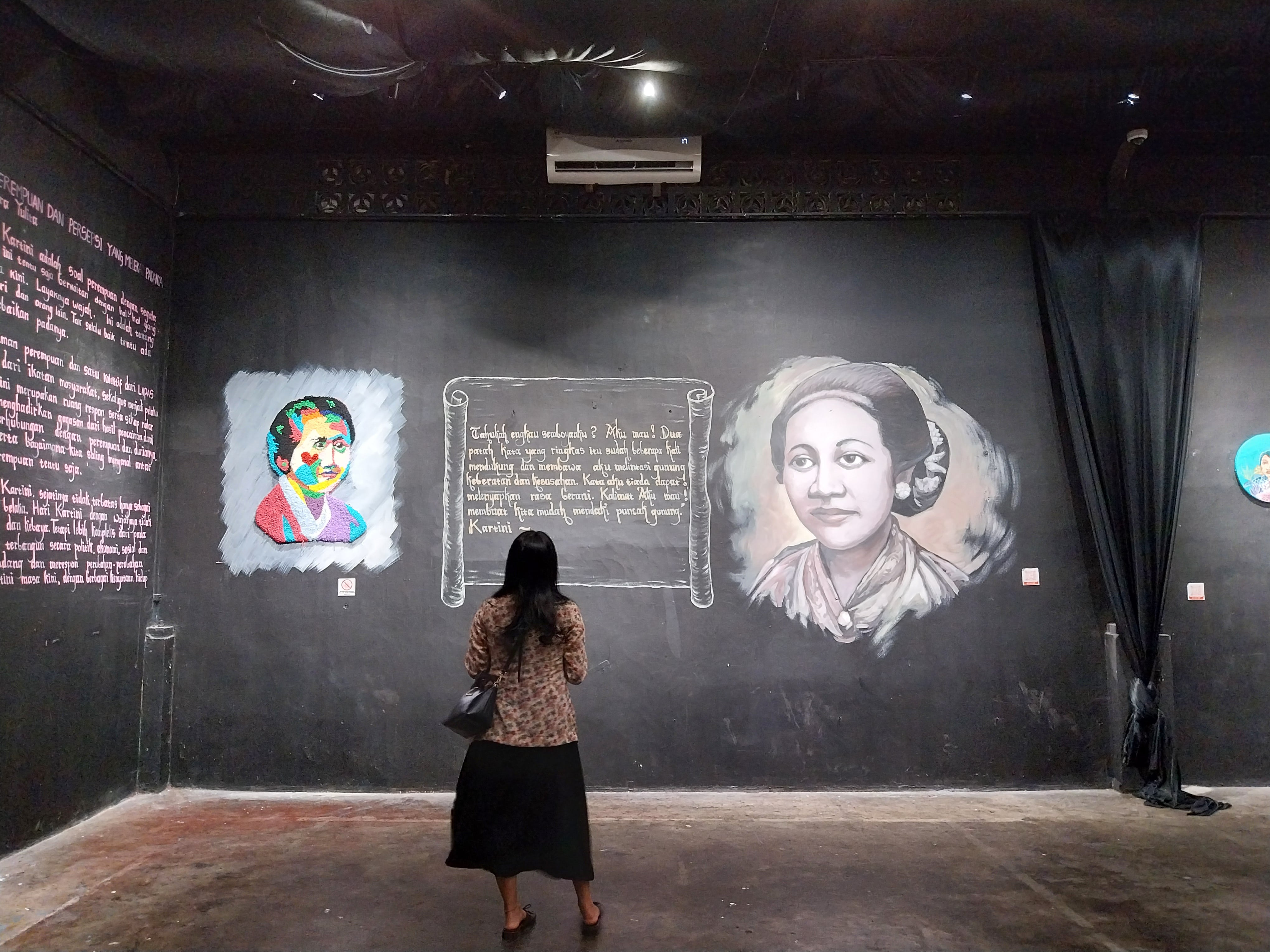Pameran Wajah Kartini, yang digelar di Port 99 Pontianak, 22-28 April.