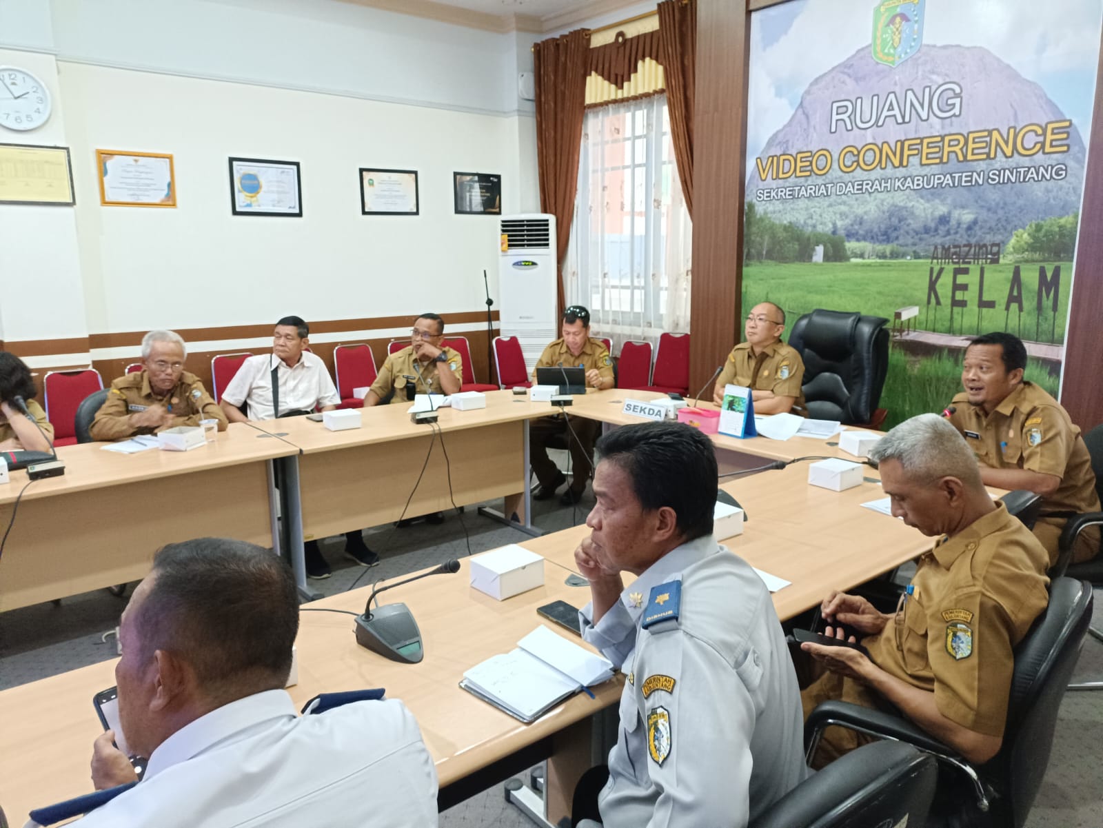 RAPAT : Pemerintah Kabupaten Sintang menggelar rapat persiapan rangkaian peringatan Hari Ulang Tahun Kota Sintang yang ke-662 Tahun 2024.&nbsp;